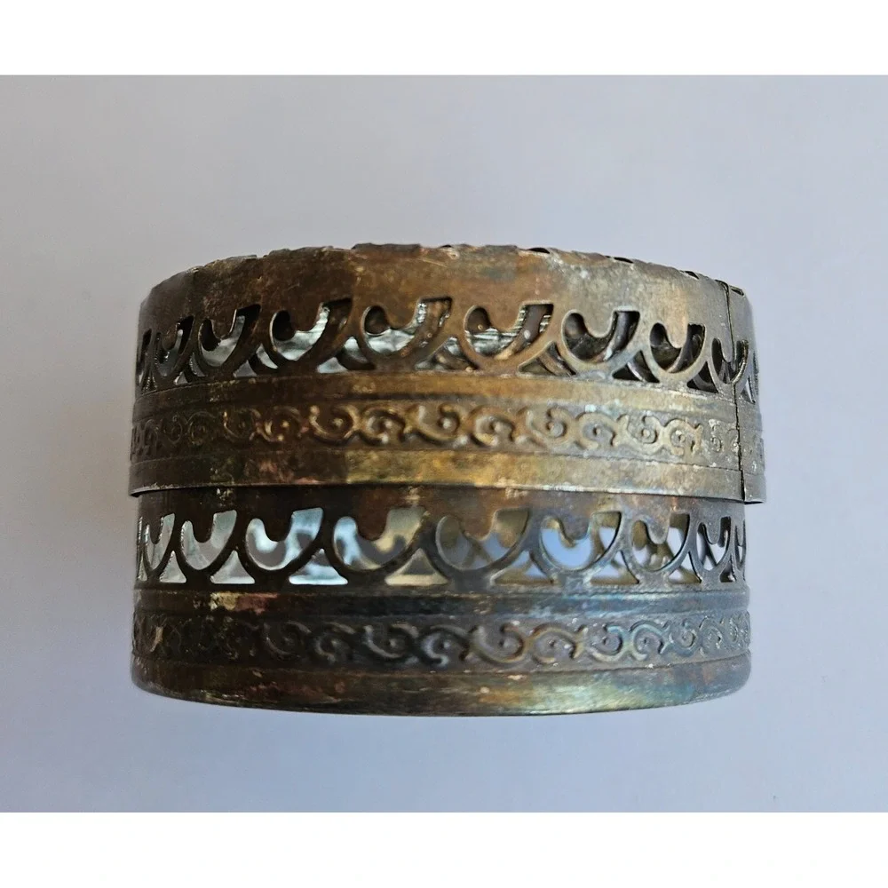Vintage Metal Vanity Trinket Box Silver‎ Tone Dresser Powder Jar Round Rose Lid